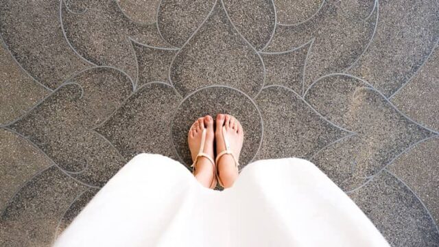 【ナースシューズが激臭い】看護師の足が臭い問題の対策方法を紹介